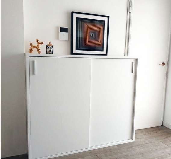 Base 2 vani su misura con ante scorrevoli interne in finitura Bianco venato